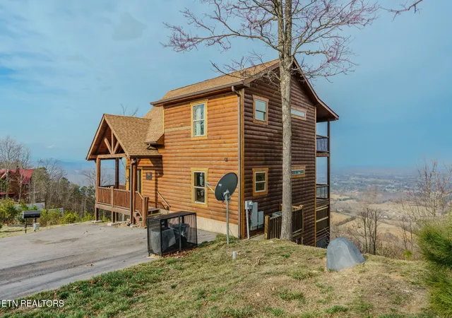 Photo 3 of Single family home for sale at 685 Shell Mountain Rd, Sevierville, TN 37876 | MLS# 1330737 | Listing updated on 2026-09-24