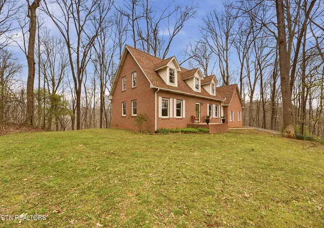 Photo 3 of Single family home for sale at 207 Strader Rd, Powell, TN 37849 | MLS# 1334287 | Listing updated on 2026-10-09