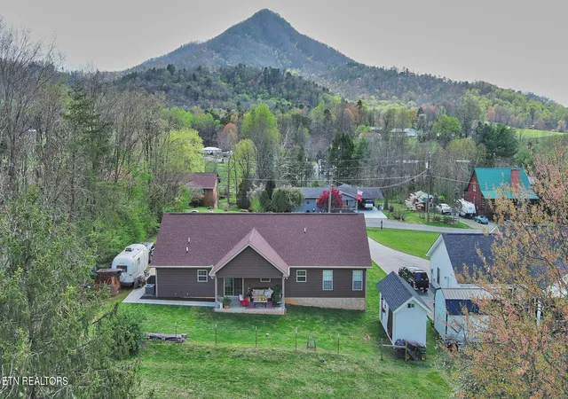 Photo 2 of Single family home for sale at 3623 Shelby Dr, Sevierville, TN 37862 | MLS# 1330169 | Listing updated on 2026-08-20