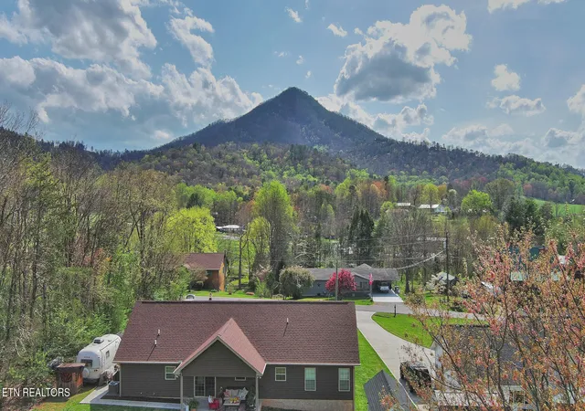 Photo 3 of Single family home for sale at 3623 Shelby Dr, Sevierville, TN 37862 | MLS# 1330169 | Listing updated on 2026-08-20