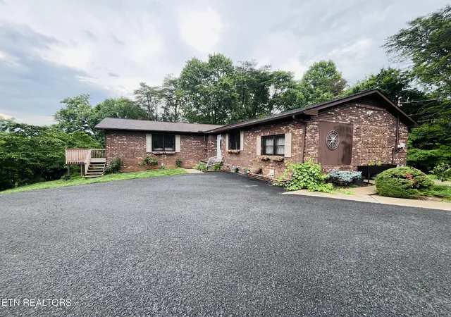 Homes for sale in Harrogate, TN | 235 Parliament Rd, Harrogate, TN 37752 | MLS# 1330465