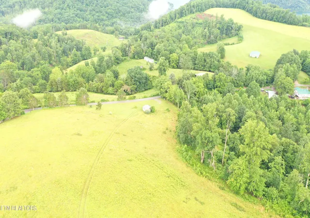 2nd image of 1514 Chestnut Stump Rd, La Follette, TN 37766 | MLS# 1330475