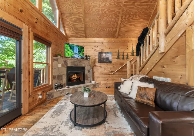 Photo 3 of Single family home for sale at 1820 Beach Front Dr, Sevierville, TN 37876 | MLS# 1347156 | Listing updated on 2026-09-24