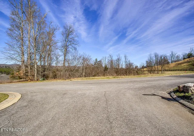 2nd image of 132 & 134 Black Oak Dr, Oak Ridge, TN 37830 | MLS# 1330420