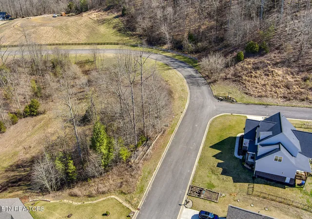 3rd image of 132 & 134 Black Oak Dr, Oak Ridge, TN 37830 | MLS# 1330420