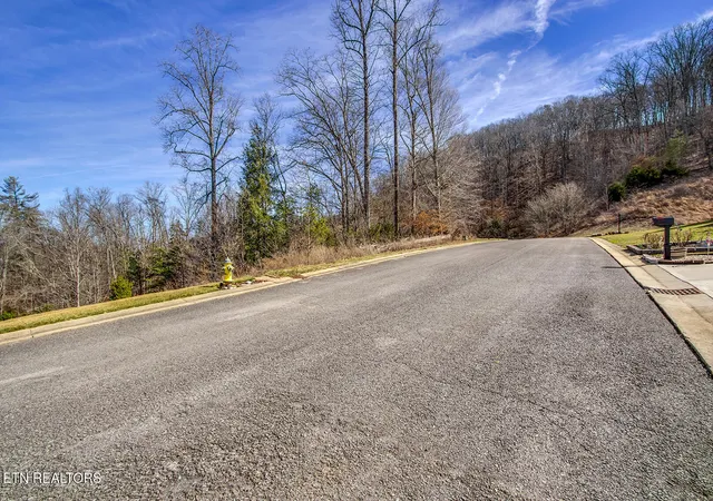 4th image of 132 & 134 Black Oak Dr, Oak Ridge, TN 37830 | MLS# 1330420