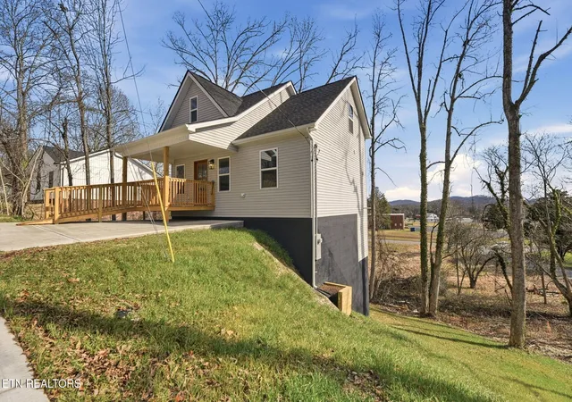 3rd image of 136 California Ave, Oak Ridge, TN 37830 | MLS# 1330253