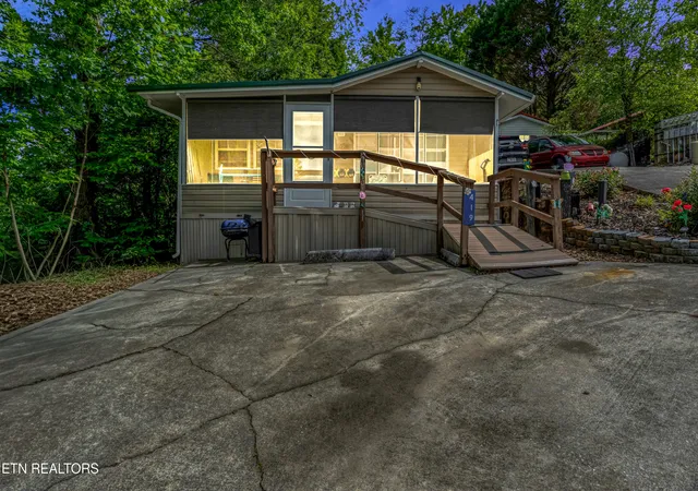 1st image of 419 Mountain Thrush Dr, Townsend, TN 37882 | MLS# 1342961
