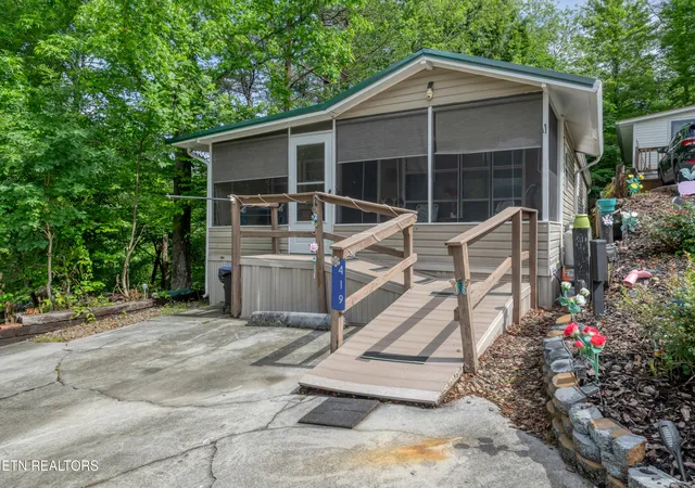3rd image of 419 Mountain Thrush Dr, Townsend, TN 37882 | MLS# 1342961
