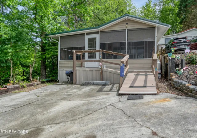 4th image of 419 Mountain Thrush Dr, Townsend, TN 37882 | MLS# 1342961