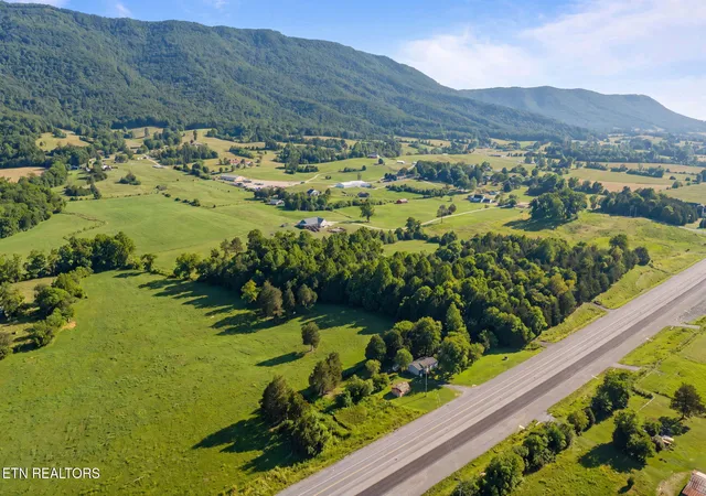 Homes for sale in La Follette, TN | 6555 General Carl W Stiner Hwy, La Follette, TN 37766 | MLS# 1330764