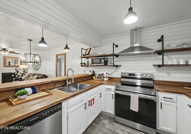 2nd image of 616 Turkey Nest Rd, Gatlinburg, TN 37738