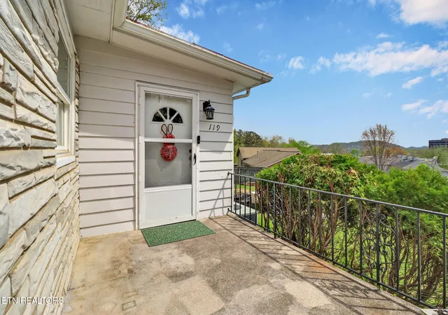 Homes for sale in Oak Ridge, TN | 119 E Magnolia Ln, Oak Ridge, TN 37830 | MLS# 1335749