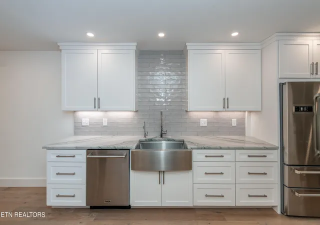Listing Photo 5 - Condo for sale in building located at 1356 Orleans Dr, Knoxville, TN 37919