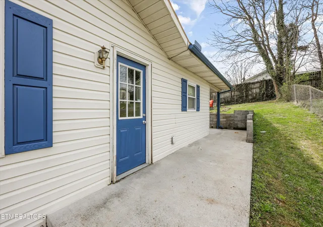 3rd image of 127 Athens Rd, Oak Ridge, TN 37830 | MLS# 1331077