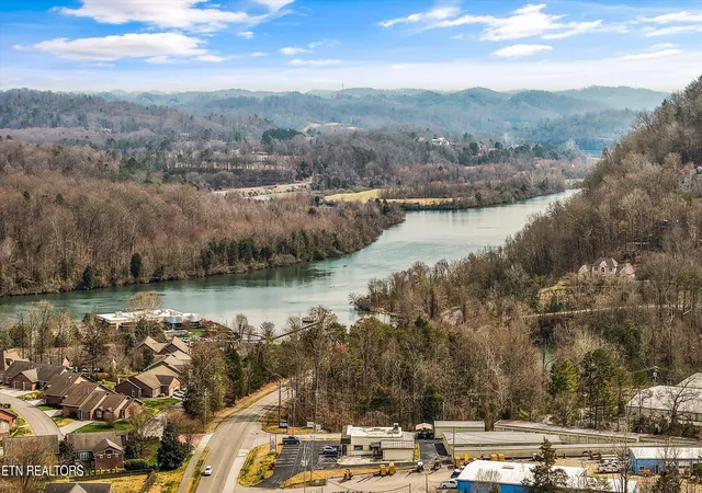41st image of 127 Athens Rd, Oak Ridge, TN 37830 | MLS# 1331077