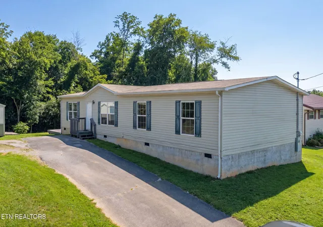 1st image of 296 Illinois Ave, Oak Ridge, TN 37830 | MLS# 1330805