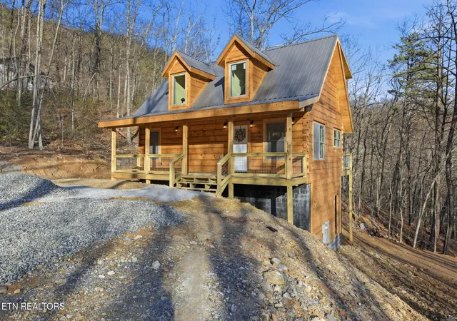 Photo 2 of Single family home for sale at 954 Glasgow St, Sevierville, TN 37876 | MLS# 1330942 | Listing updated on 2026-09-22