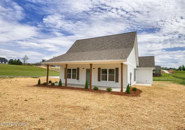 Homes for sale in Greeneville, TN | 50 Green Lawn Ave, Greeneville, TN 37743 | MLS# 1331015