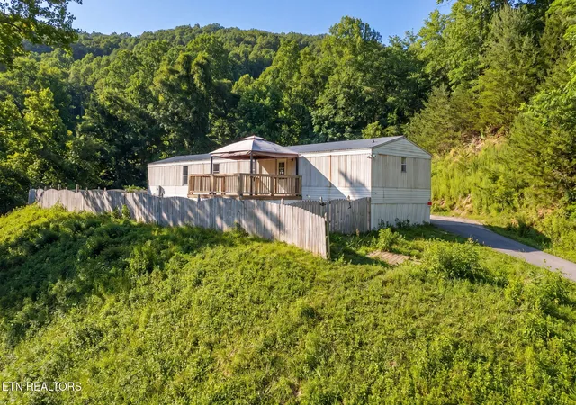 Homes for sale in Harriman, TN | 425 Bazel Rd, Harriman, TN 37748 | MLS# 1331194