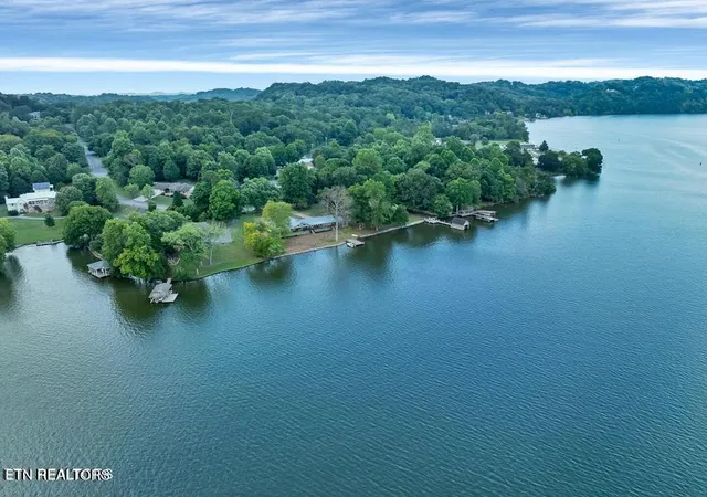 Homes for sale in Louisville, TN | 4225 W Lakeview Cir, Louisville, TN 37777 | MLS# 1331466