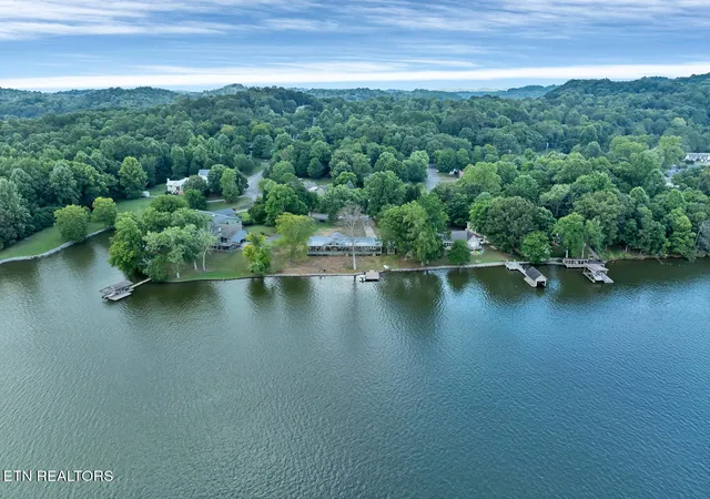 Homes for sale in Louisville, TN | 4225 W Lakeview Cir, Louisville, TN 37777 | MLS# 1331466