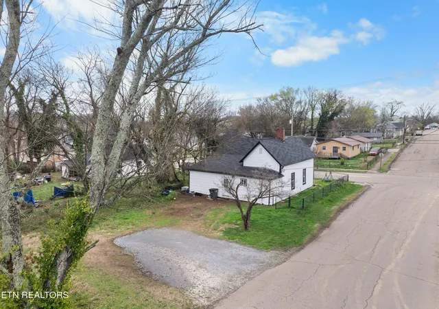 Homes for sale in Knoxville, TN | 2918 Johnston St, Knoxville, TN 37921 | MLS# 1332780