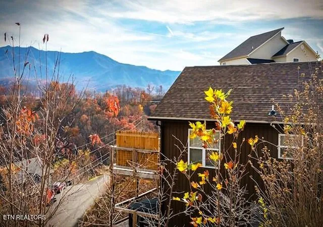 Homes for sale in Gatlinburg, TN | 862 Sourwood Dr, Gatlinburg, TN 37738 | MLS# 1331586