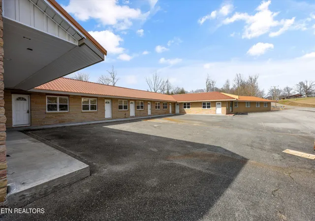 2nd image of 8203 Morgan County Hwy Hwy, Sunbright, TN 37872 | MLS# 1331822