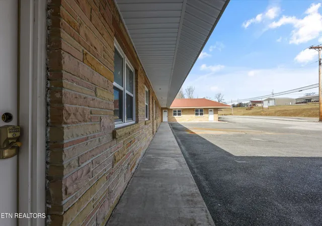 4th image of 8203 Morgan County Hwy Hwy, Sunbright, TN 37872 | MLS# 1331822