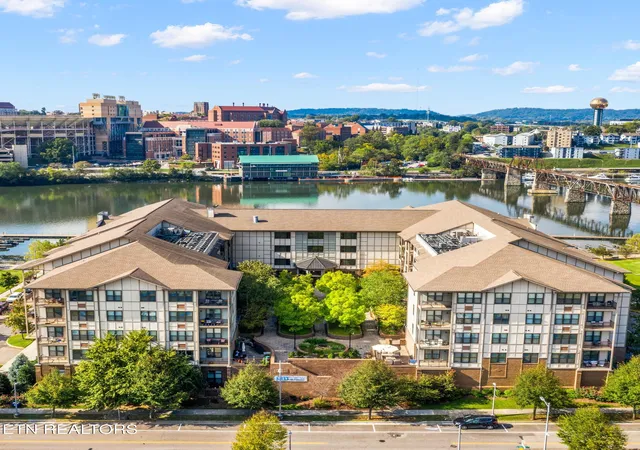 1st image of 445 W Blount Ave, Knoxville, TN 37920