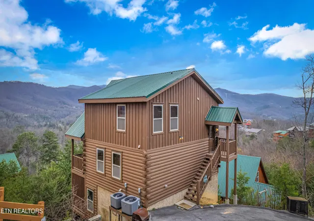 Homes for sale in Pigeon Forge, TN | 4836 Highland Pl Wy, Pigeon Forge, TN 37863 | MLS# 1331881