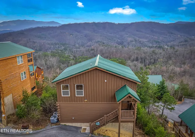 Homes for sale in Pigeon Forge, TN | 4836 Highland Pl Wy, Pigeon Forge, TN 37863 | MLS# 1331881