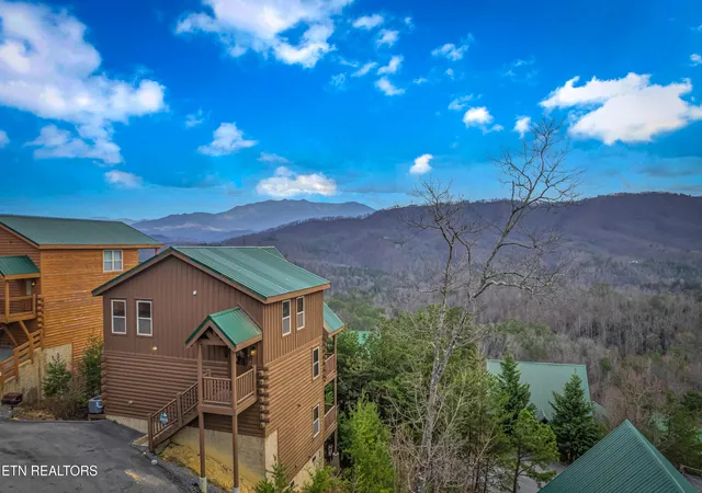 Homes for sale in Pigeon Forge, TN | 4836 Highland Pl Wy, Pigeon Forge, TN 37863 | MLS# 1331881