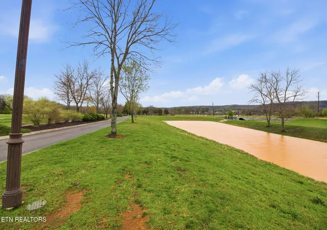 Photo 4 of Single family home for sale at 403 Ashbury Cir, Sweetwater, TN 37874 | MLS# 1332089 | Listing updated on 2026-04-09