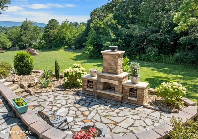 Photo 3 of Single family home for sale at 5925 Sevierville Rd, Seymour, TN 37865 | MLS# 1331982 | Listing updated on 2026-08-19