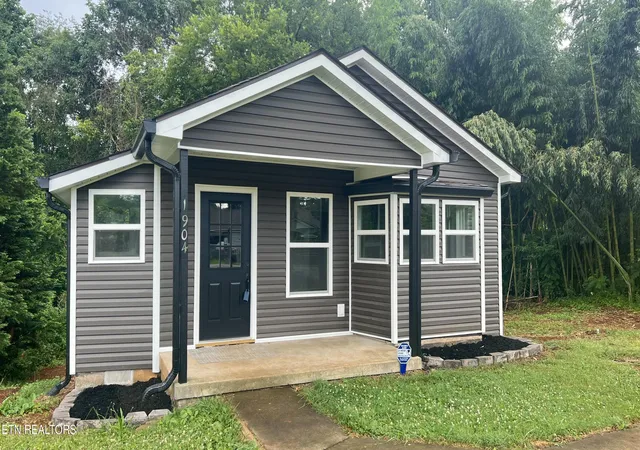 Photo 3 of Single family home for sale at 1904 Smokemont Dr, Maryville, TN 37801 | MLS# 1332101 | Listing updated on 2026-09-18