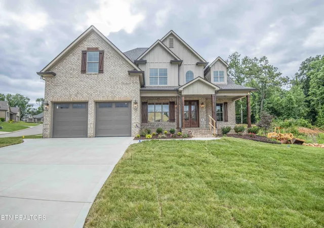 Photo 1 of Single family home for sale at 722 Eaglehorne Ln, Knoxville, TN 37909 | MLS# 1332509 | Listing updated on 2026-09-17