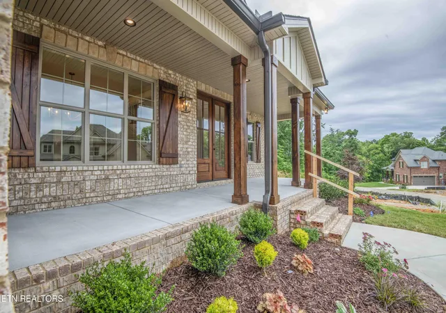 Photo 4 of Single family home for sale at 722 Eaglehorne Ln, Knoxville, TN 37909 | MLS# 1332509 | Listing updated on 2026-09-17