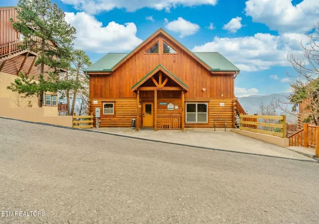 1st image of 4831 Highland Pl Wy, Pigeon Forge, TN 37863 | MLS# 1334635