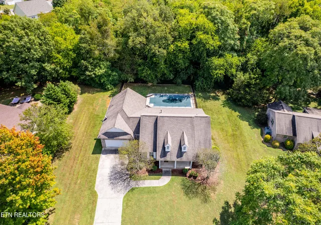 Homes for sale in Maryville, TN | 1812 Crazy Horse Dr, Maryville, TN 37801 | MLS# 1332652