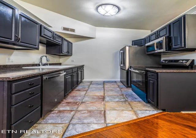 Listing Photo 5 - Condo for sale in building located at 1315 Lucy Wy, Knoxville, TN 37912 - Unit #7