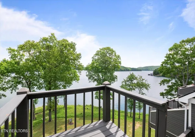 Homes for sale in La Follette, TN | 700 Shanghai Lndg Ln, La Follette, TN 37766