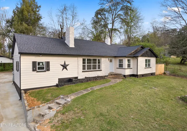 Homes for sale in Knoxville, TN | 4207 Holston Hills Rd, Knoxville, TN 37914 | MLS# 1332863