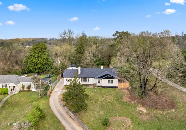 Homes for sale in Knoxville, TN | 4207 Holston Hills Rd, Knoxville, TN 37914 | MLS# 1332863