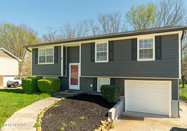 Photo 4 of Single family home for sale at 7536 Inverrary Cir, Knoxville, TN 37918 | MLS# 1332889 | Listing updated on 2026-09-16