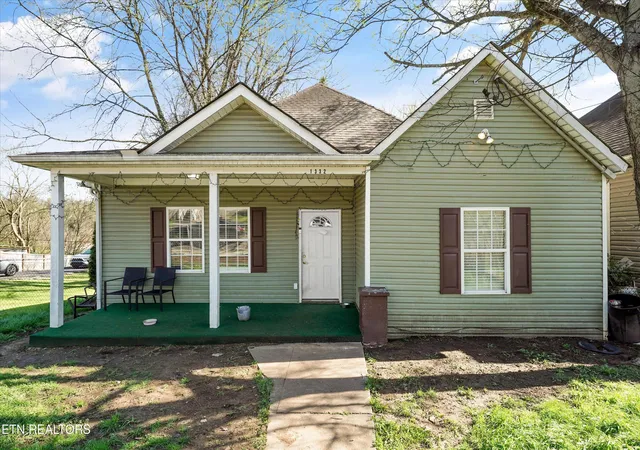 Photo 1 of Single family home for sale at 1332 Beaumont Ave, Knoxville, TN 37921 | MLS# 1333155 | Listing updated on 2026-04-21
