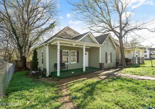 Photo 3 of Single family home for sale at 1332 Beaumont Ave, Knoxville, TN 37921 | MLS# 1333155 | Listing updated on 2026-04-21