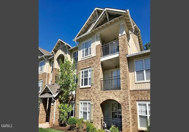 Homes for sale in Knoxville, TN | 1122 Tree Top Wy #APT 1223, Knoxville, TN 37920 | MLS# 1332904