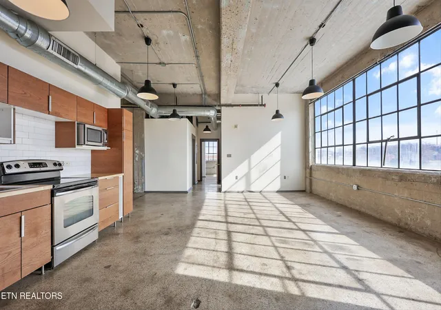 Photo 3 of Sale Pending at 200 W Jackson Ave #506, Knoxville, TN 37902 | MLS# 1333640 | Listing updated on 2026-06-23